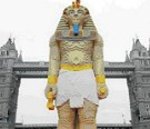16ft Lego Pharaoh enjoys Thames Cruise!