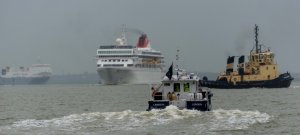 Ships on the Thames in July 2012 (click on image to enlarge)