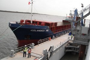 First ship arrives at Wallasea Island with 560 tonnes of excavated material