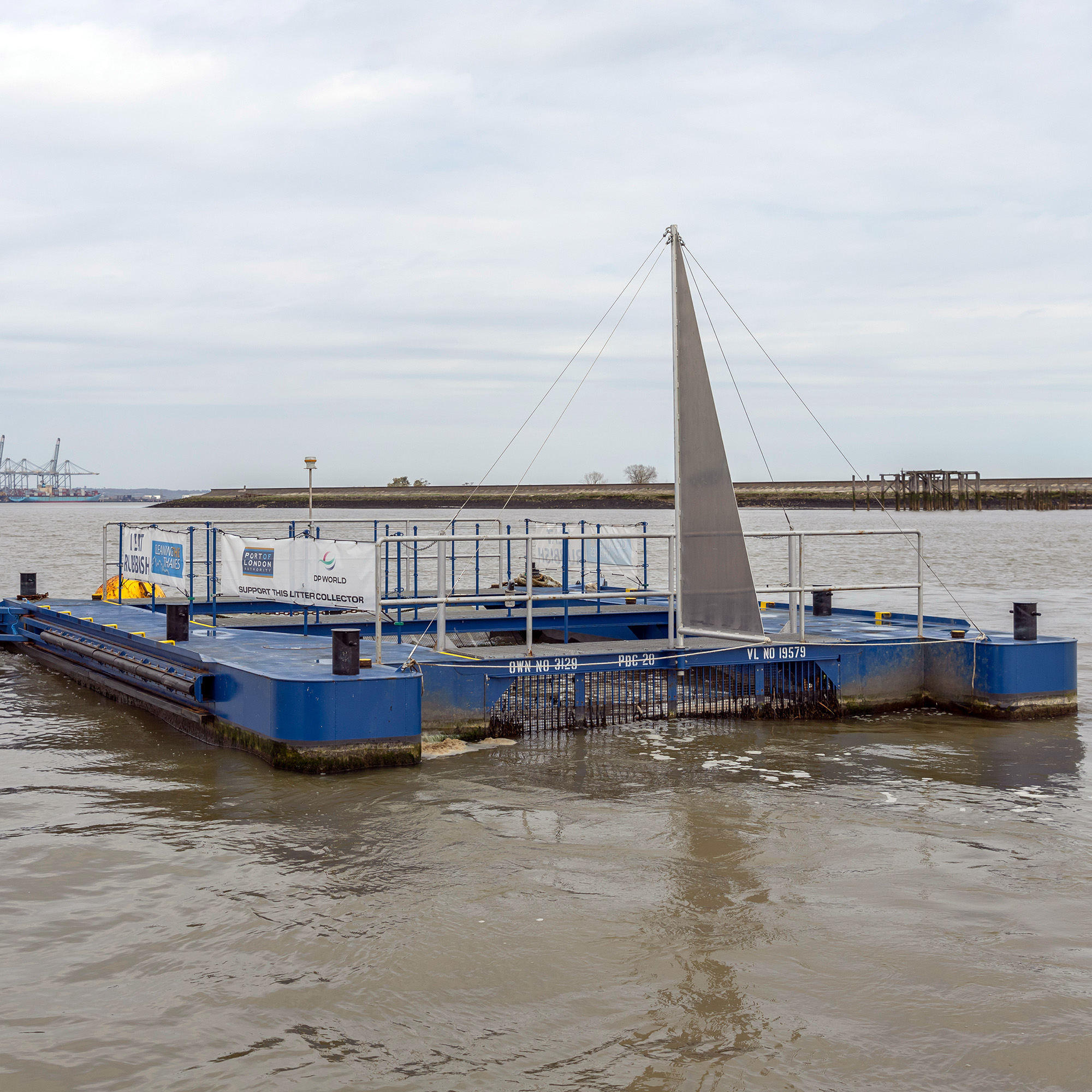 Purpose-built Thames Estuary litter collector helps tackle marine pollution